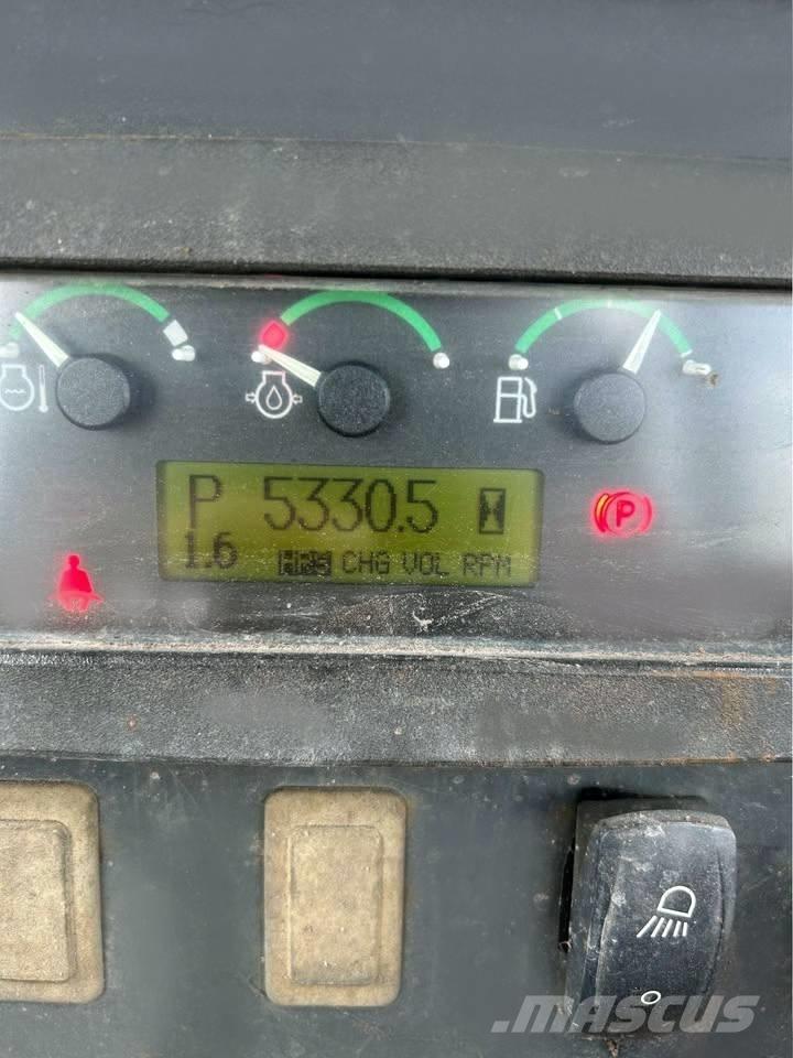 John Deere 650 JLT Buldožerji goseničarji