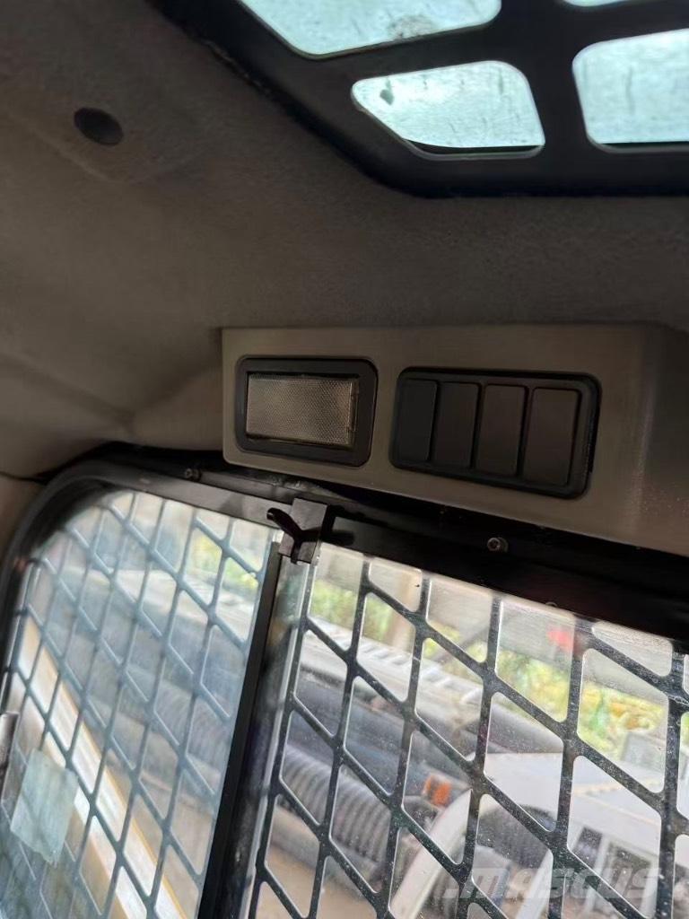 CAT 246 D Skid steer mini nakladalci