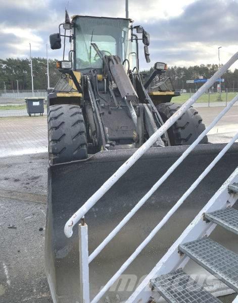 Komatsu WA 200 PT-5 Kolesni nakladalci