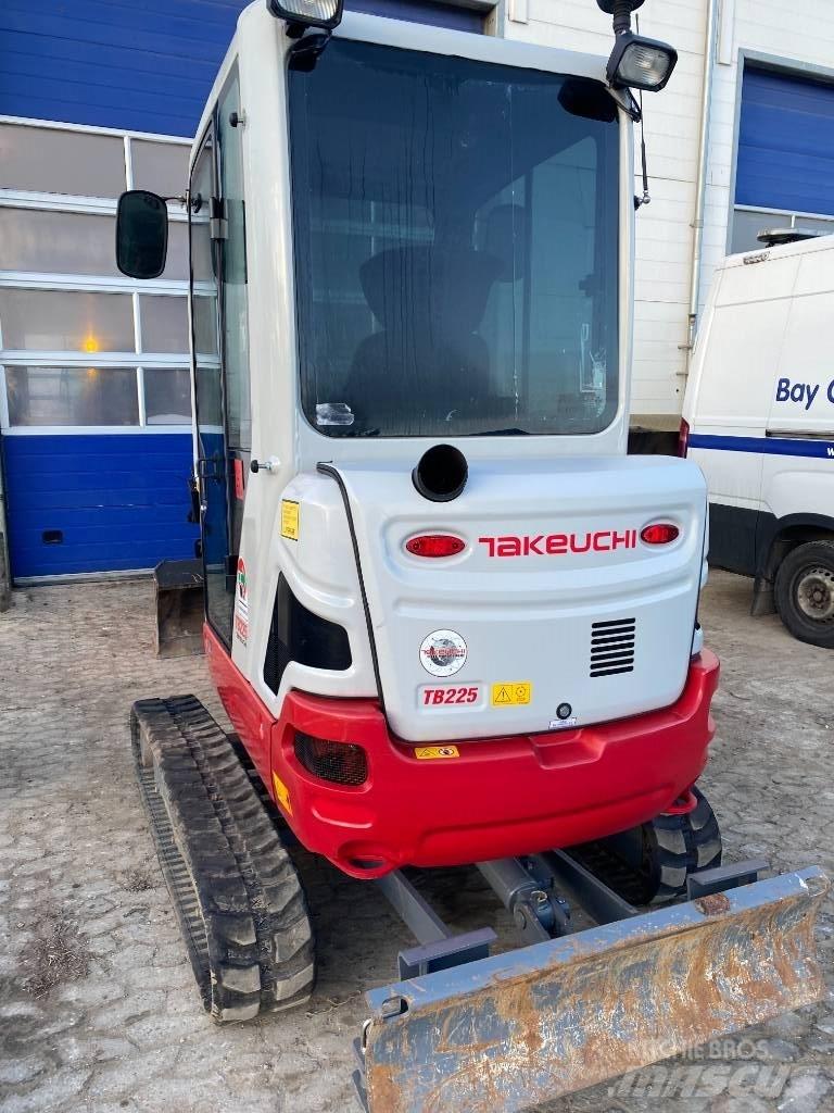 Takeuchi TB 225 Mini bagri <7t