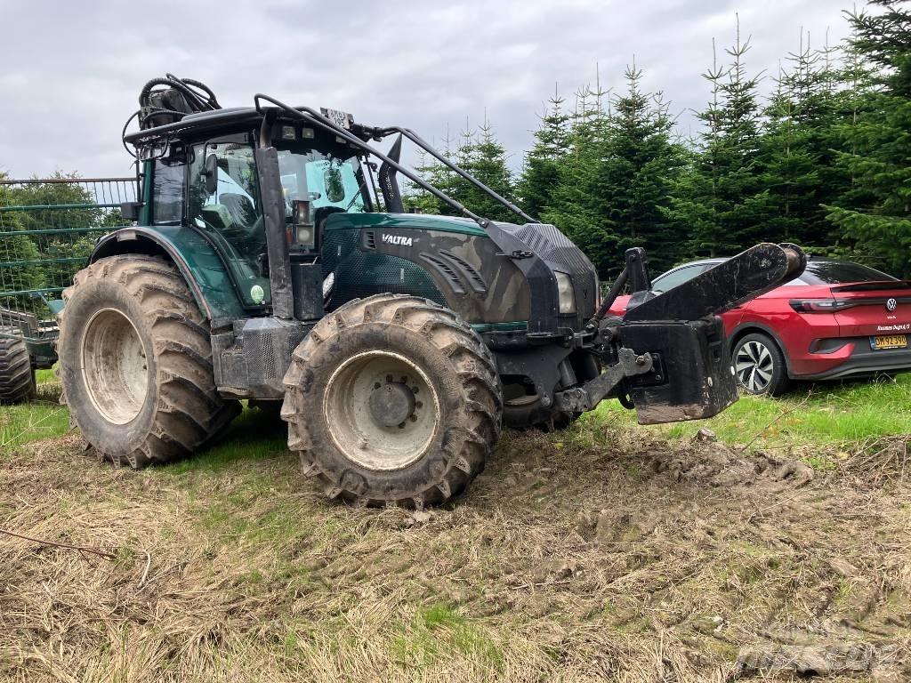 Valtra T 213 V Gozdarski traktorji