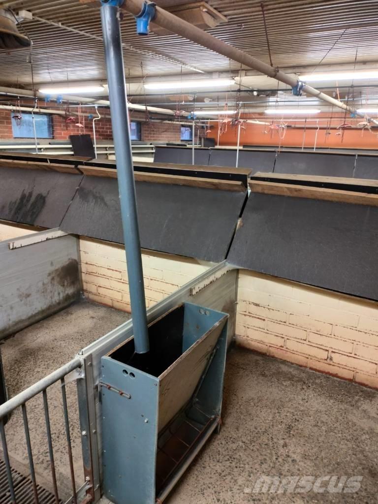 Pellon kuivaruokkija Hranilnice živine