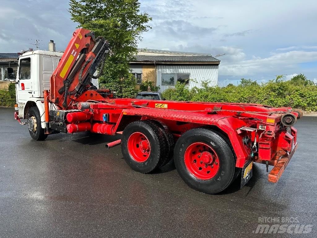 Scania P 93 M Tovornjaki z žerjavom
