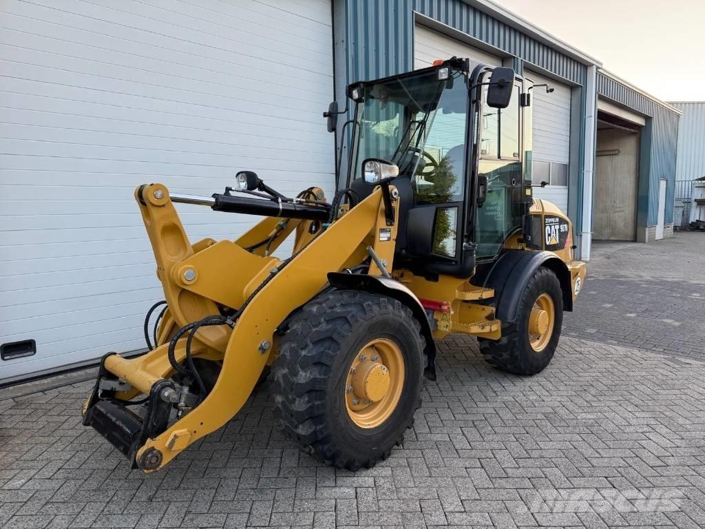 CAT 907 H Kolesni nakladalci
