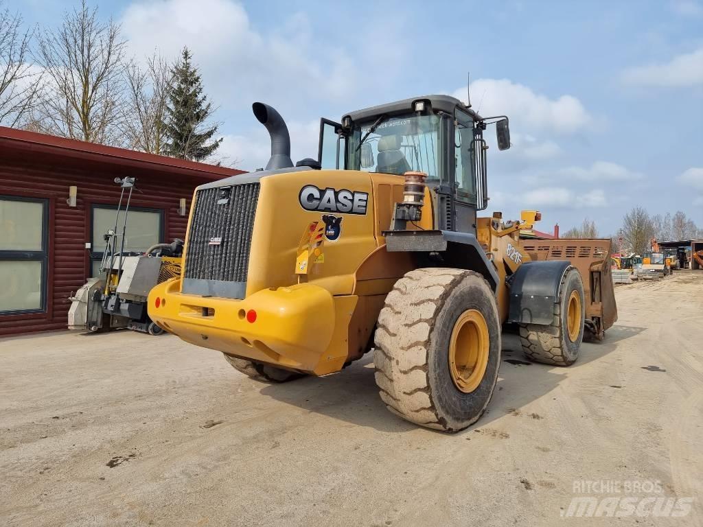 CASE 821 FXR Kolesni nakladalci