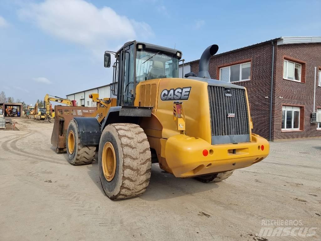 CASE 821 FXR Kolesni nakladalci