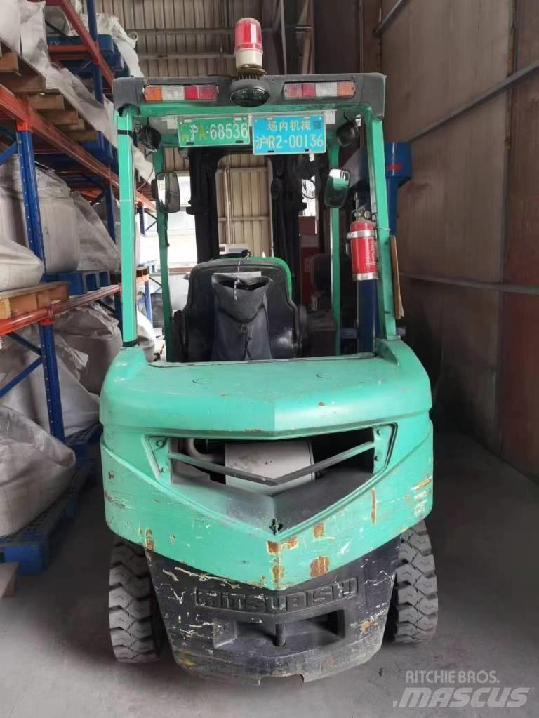 Mitsubishi FD 25 Dizelski viličarji
