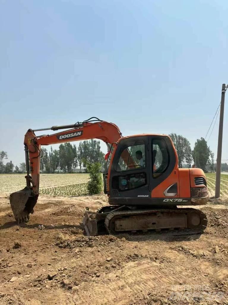 Doosan DX 75-9 Bagri goseničarji