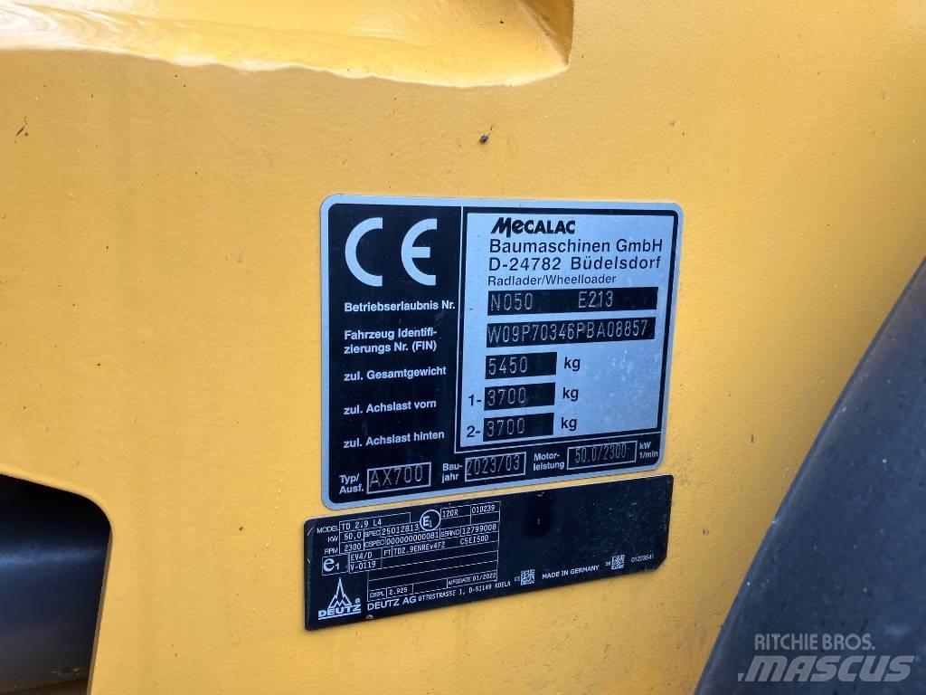 Mecalac AX 700 Kolesni nakladalci