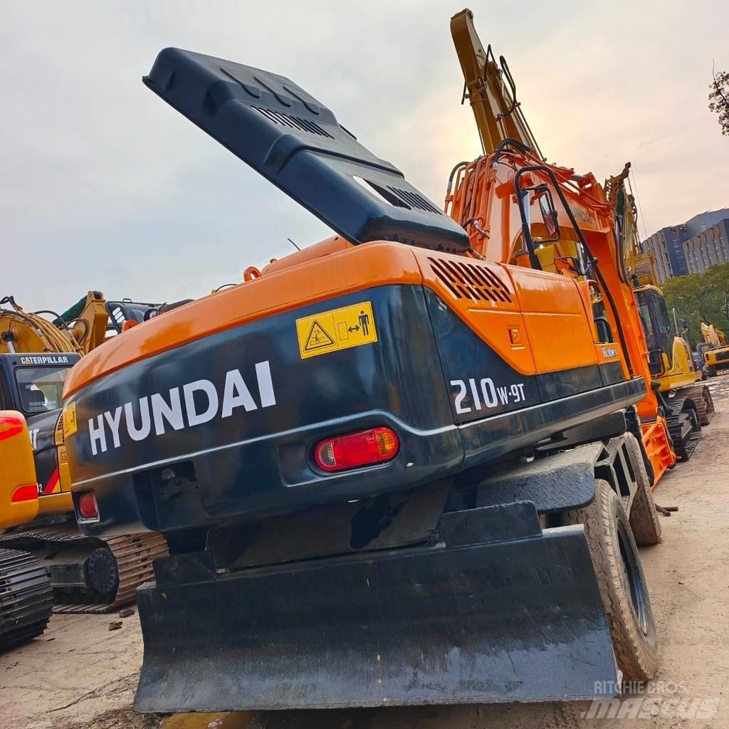 Hyundai 210W-9 Bagri na kolesih