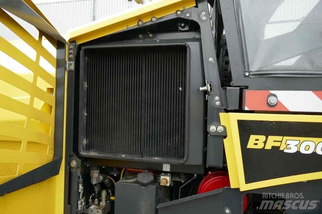 Bomag BF 300 C-2 Manjši stroji za asfalterska dela