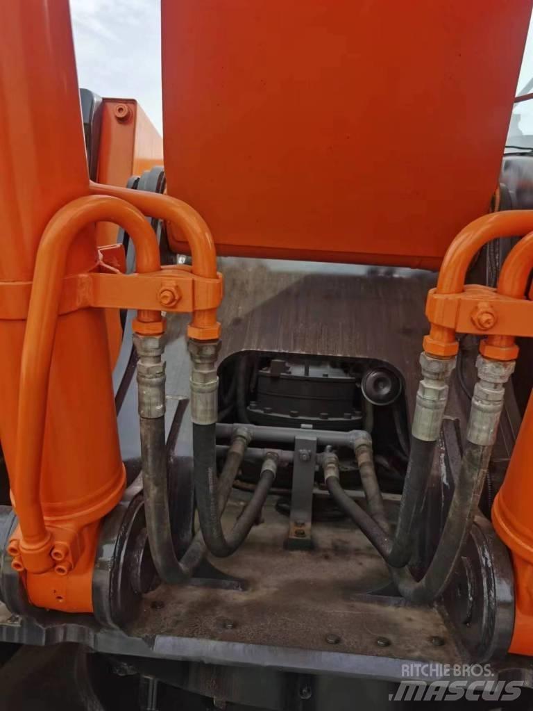 Hitachi ZX 240 Bagri goseničarji