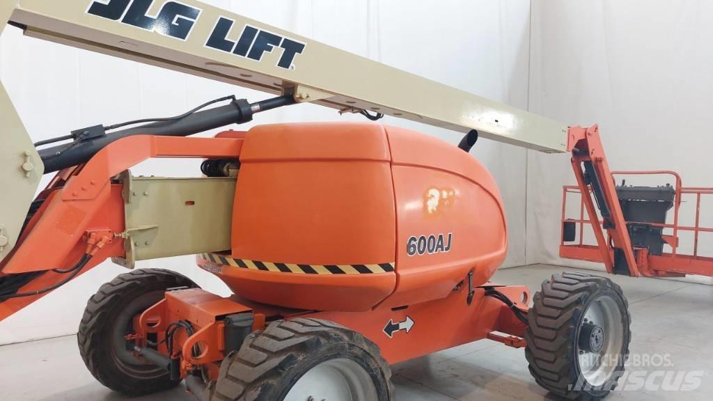 JLG 600 AJ Zglobne dvižne ploščadi
