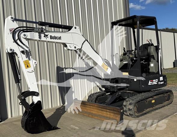 Bobcat E32 Mini bagri <7t