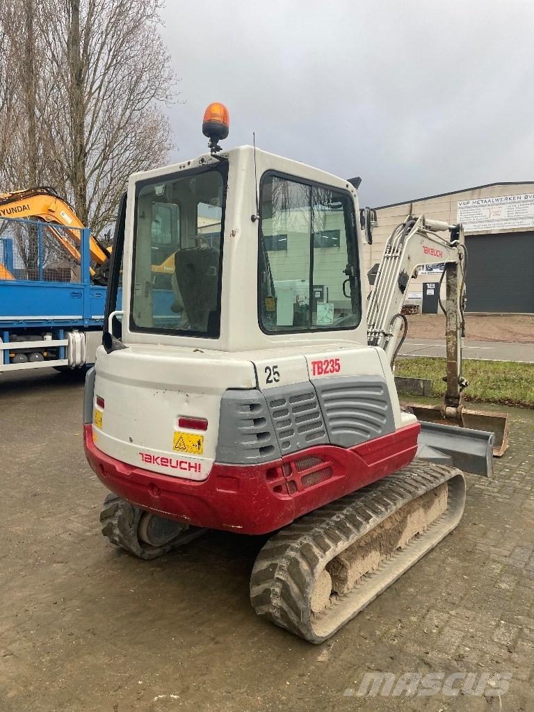 Takeuchi Tb235 Mini bagri <7t