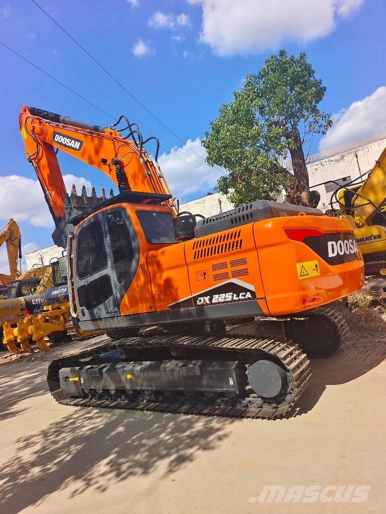 Doosan DX225LC-9T Bagri goseničarji