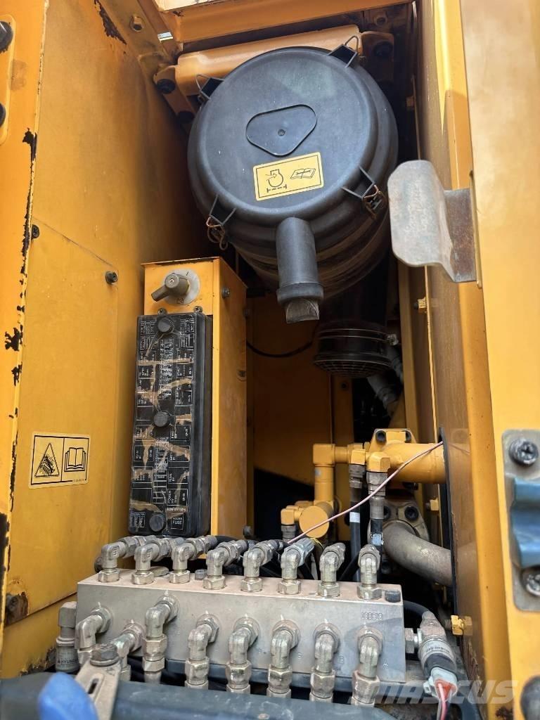 Hyundai R210W-9 Bagri na kolesih