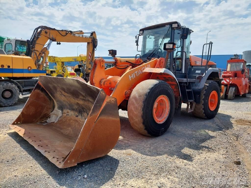 Hitachi ZW250 Kolesni nakladalci