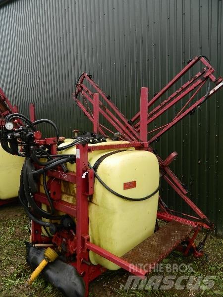 Hardi 800 Vlečne škropilnice