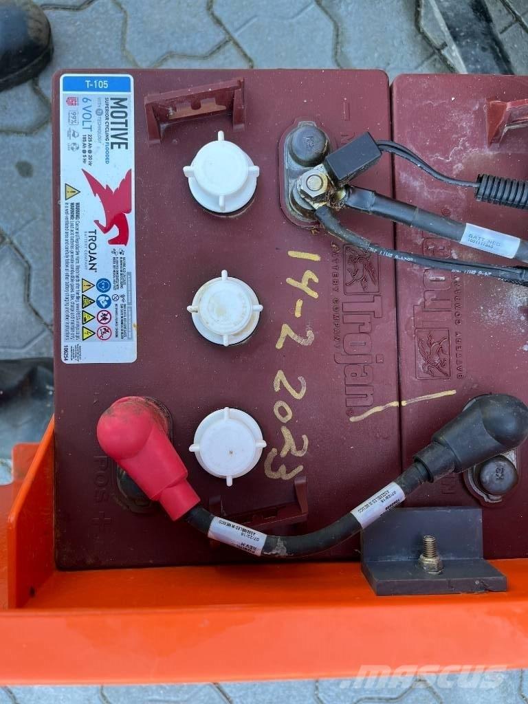 JLG 1230 ES Vertikalna dvigala