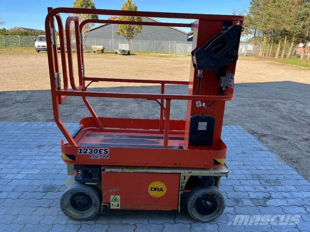JLG 1230 ES Vertikalna dvigala