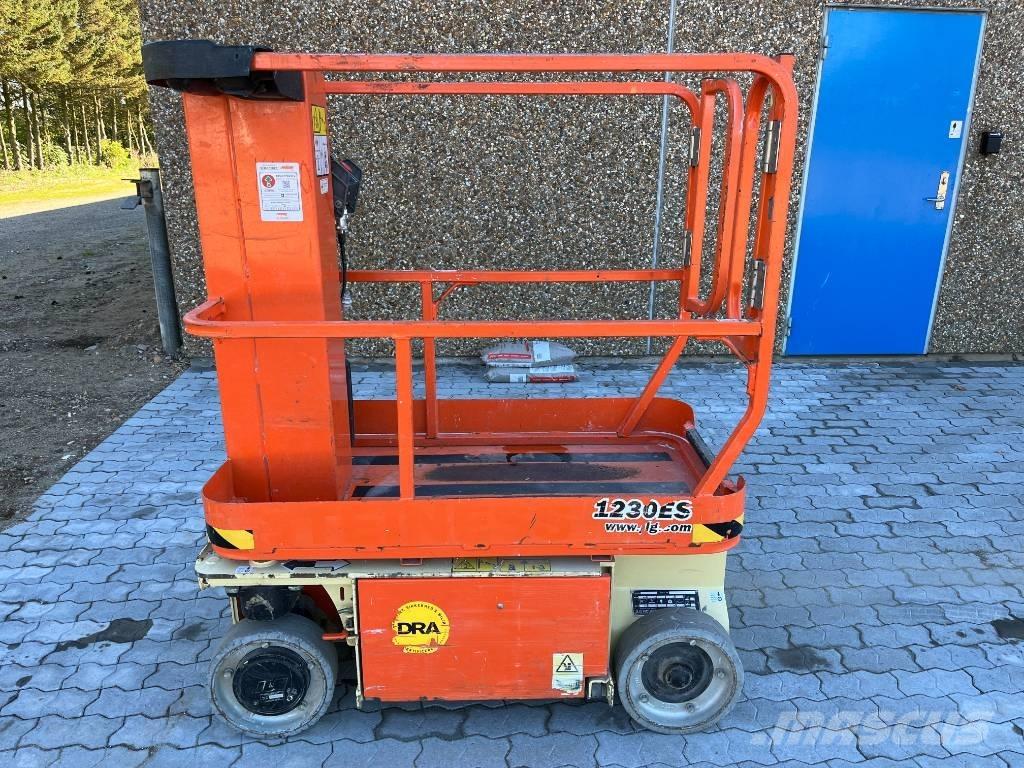 JLG 1230 ES Vertikalna dvigala