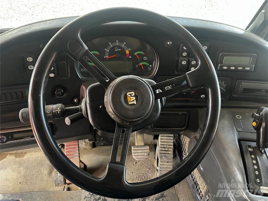 CAT 770 Drugo