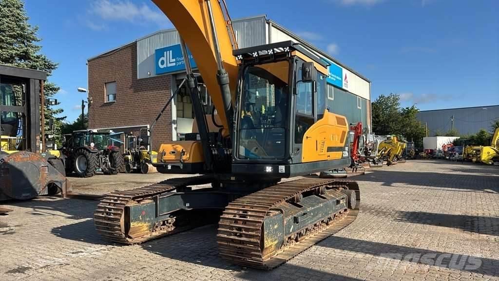 Hyundai HX220L Posebni bagri