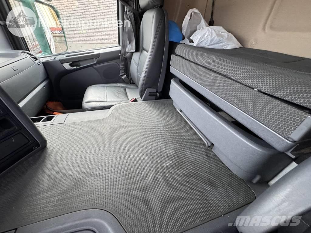 Scania P 320 Tovornjaki zabojniki