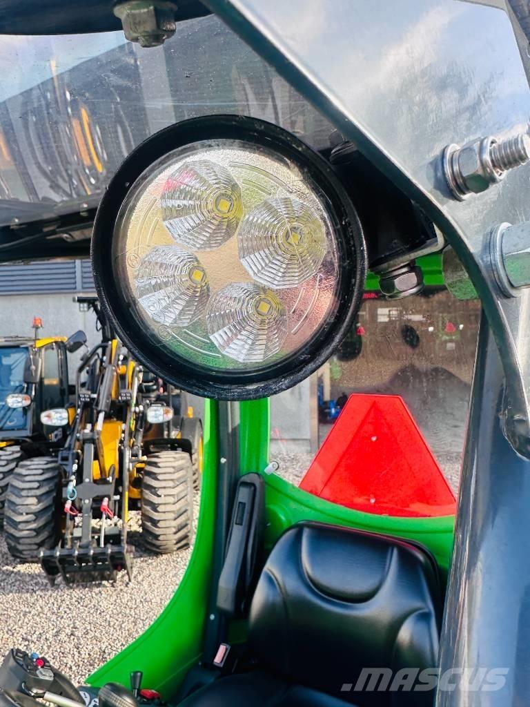 Avant 735 Večnamenski nakladalci