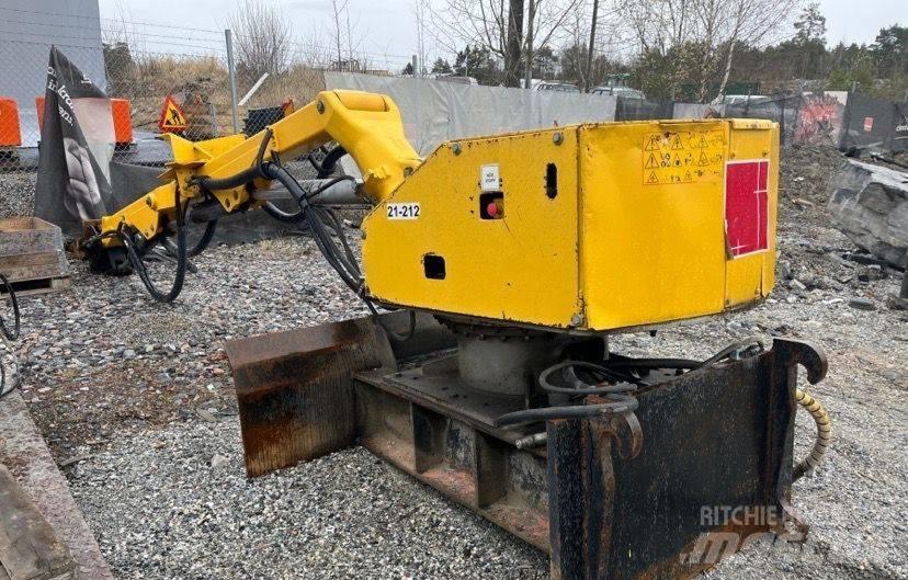 Brokk 330 Bagri goseničarji