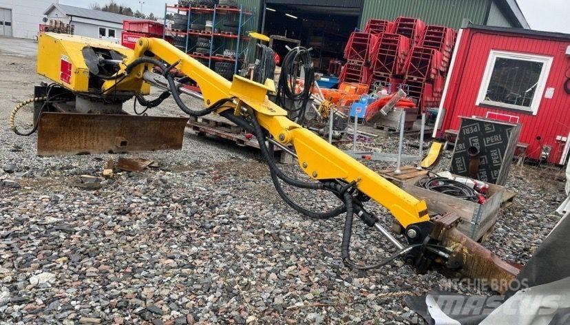 Brokk 330 Bagri goseničarji
