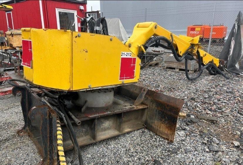 Brokk 330 Bagri goseničarji