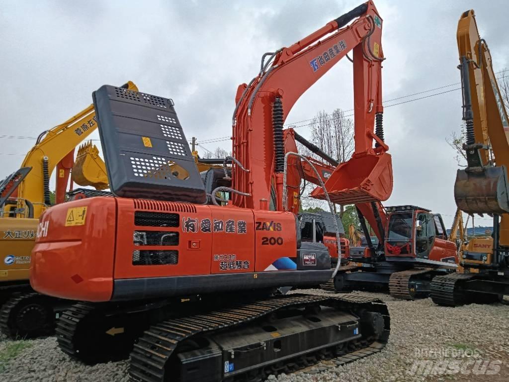 Hitachi ZX 200 Bagri goseničarji