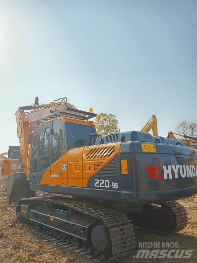 Hyundai R220-9 Bagri goseničarji