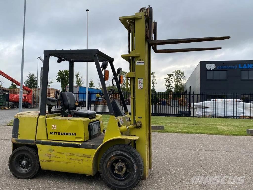 Mitsubishi FD25T Dizelski viličarji