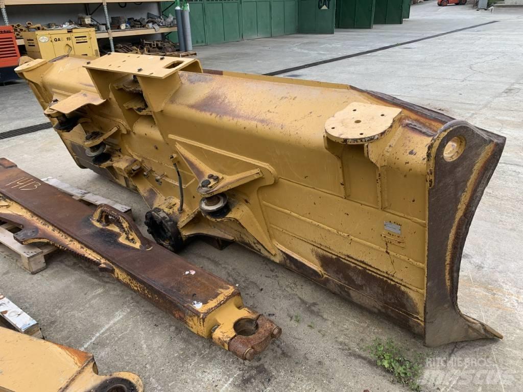 CAT D 6 T XLVP Buldožerji goseničarji
