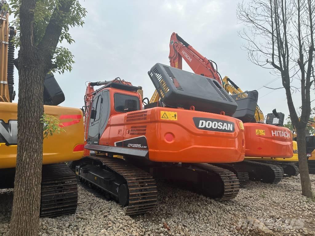 Doosan DX225 Bagri goseničarji