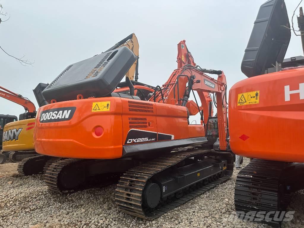 Doosan DX225 Bagri goseničarji