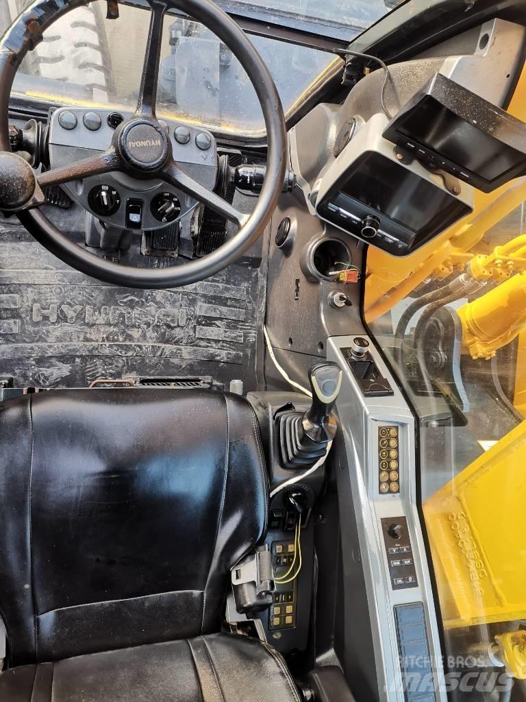 Hyundai R210W-9 Bagri na kolesih