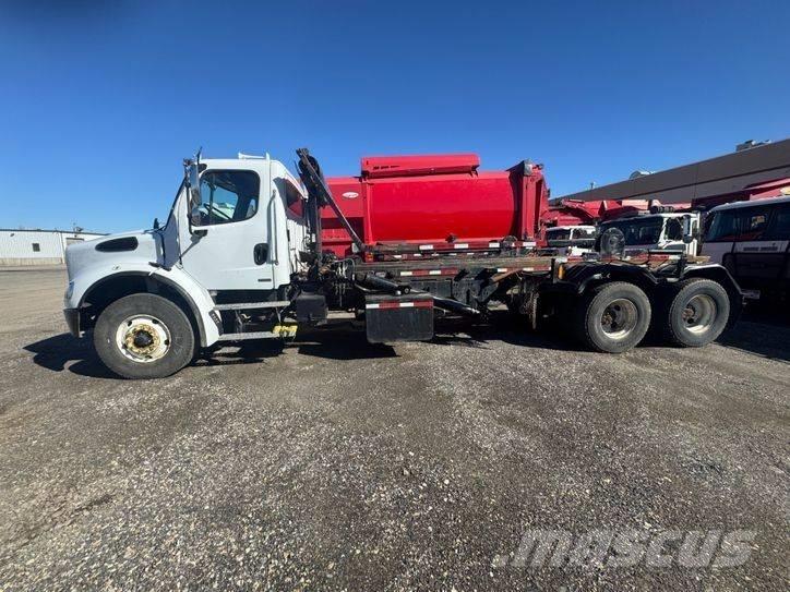 Freightliner M2 Razstavljivi tovornjaki z žičnimi dvigali