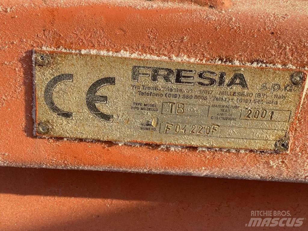  Fresia + Snow shovel Snežne deske in plugi