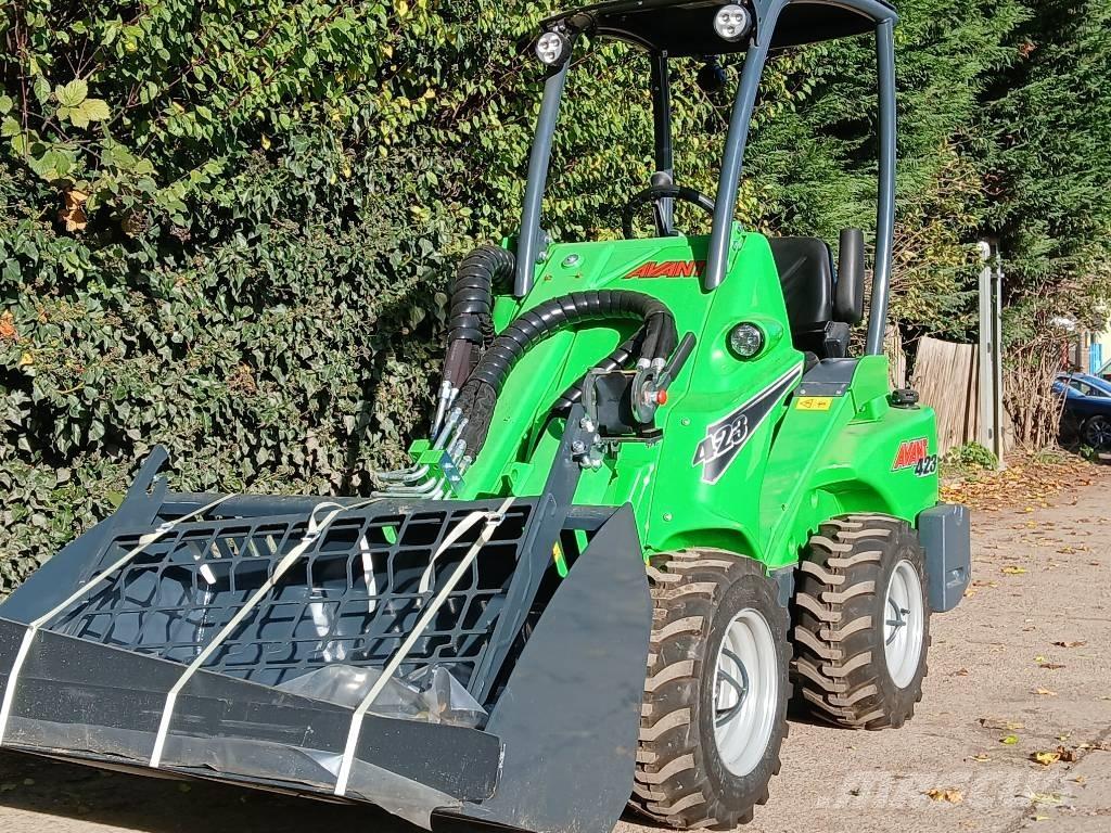 Avant 423 Večnamenski nakladalci