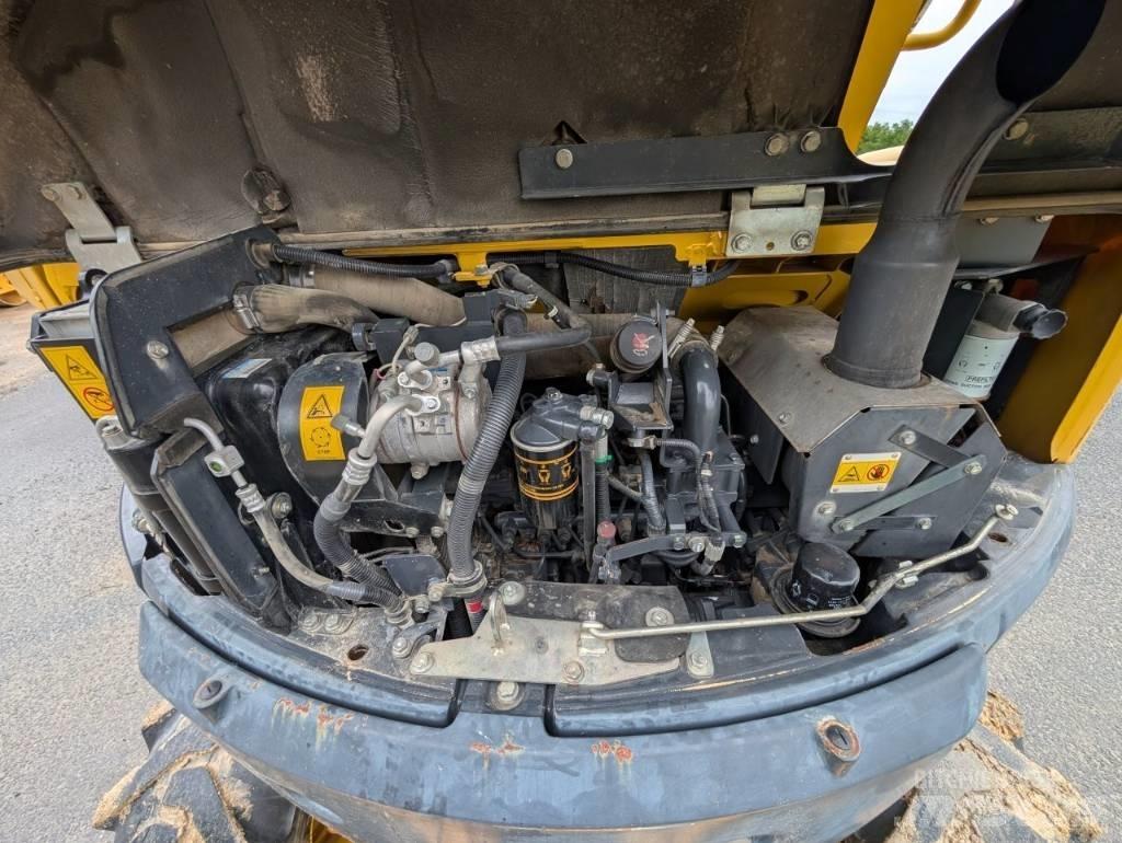 Komatsu PW 98 MR-8 Bagri na kolesih