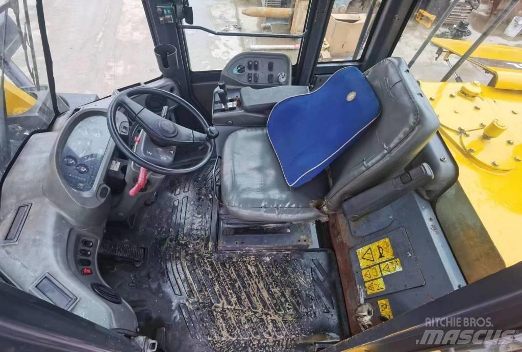 Komatsu WA 380 Kolesni nakladalci