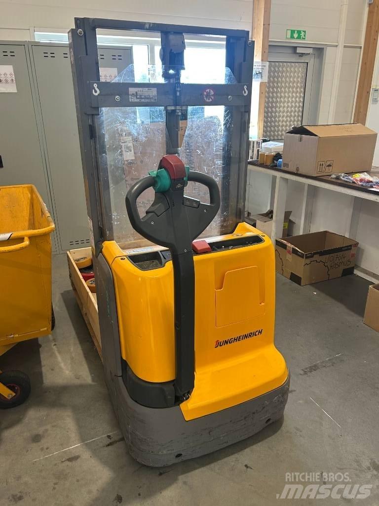 Jungheinrich EJC 110 Ročni električni viličar