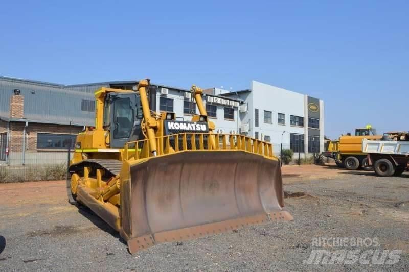 Komatsu D155-5 Buldožerji goseničarji