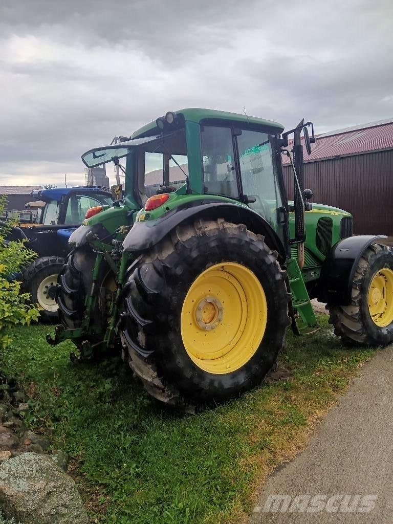 John Deere 6820 6820 Traktorji