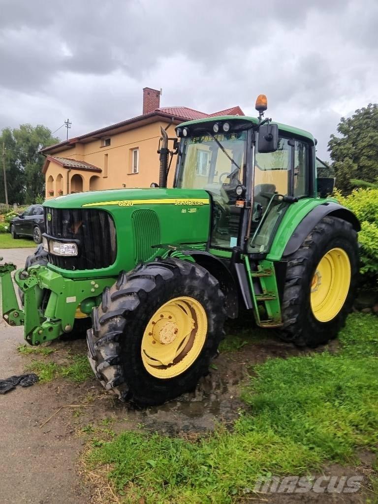 John Deere 6820 6820 Traktorji