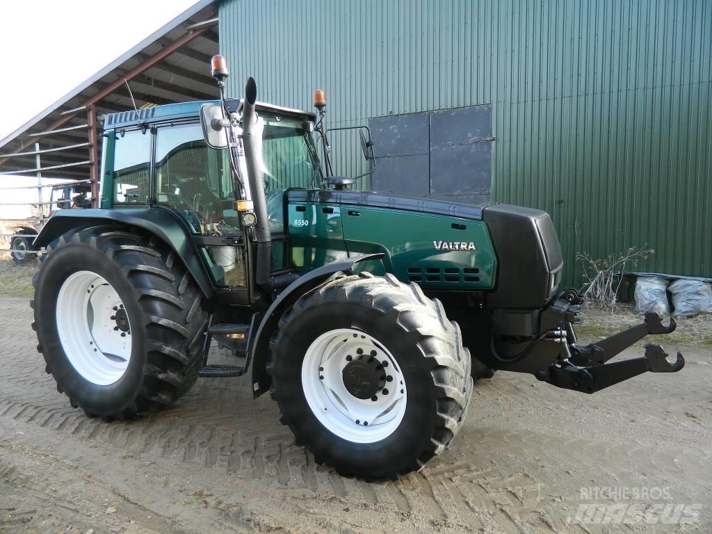 Valtra 8550 Traktorji
